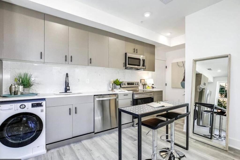 Lux Capitol Hill Vacation Home, In-House Services Вашингтон Экстерьер фото