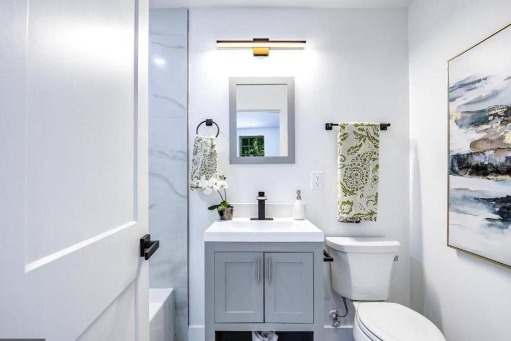 Lux Capitol Hill Vacation Home, In-House Services Вашингтон Экстерьер фото